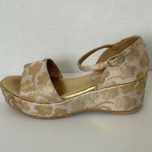 Dolce &  Gabbana Platform Sandals 33